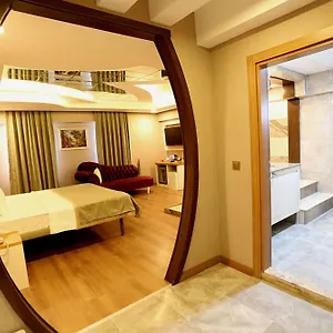 Otel Life Corner ****