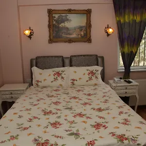 Oda ve Kahvaltı Yesim Suites ***